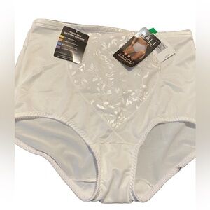 NWT Bali ladies‎ shaping brief size large